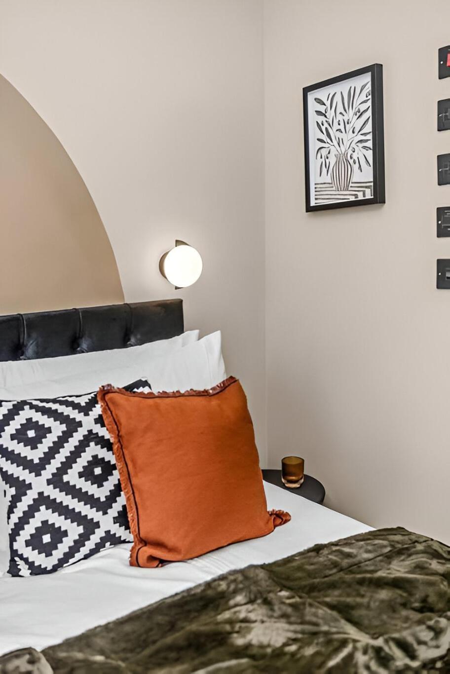 Glam Compact With Chic Kitchenette *
