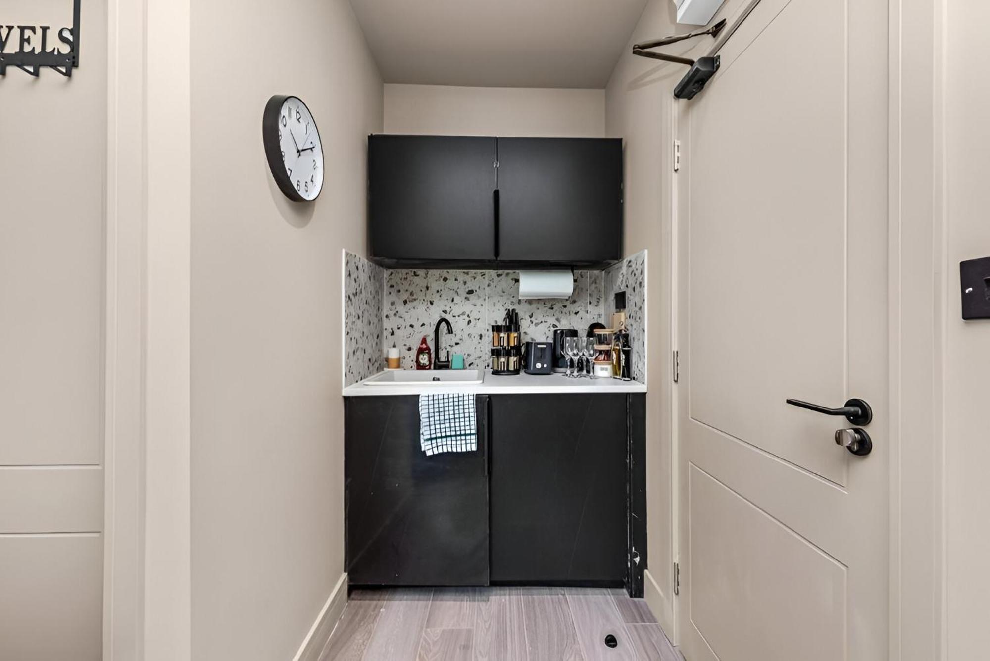 Glam Compact With Chic Kitchenette * Londra