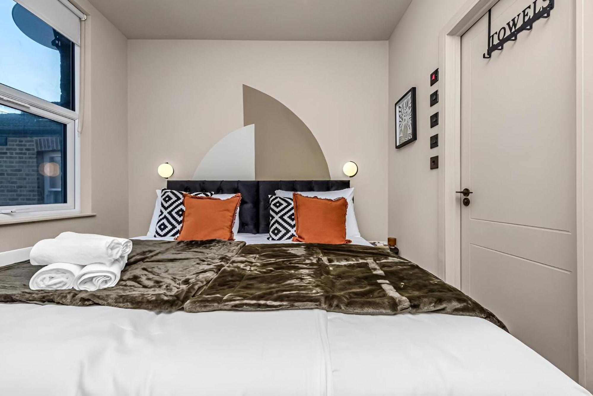 Glam Compact With Chic Kitchenette Appartamento